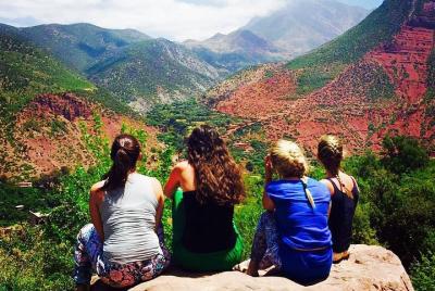 Grupo pequeño a las montañas Atlas 4valleys; Waterfulls y experiencia en camello