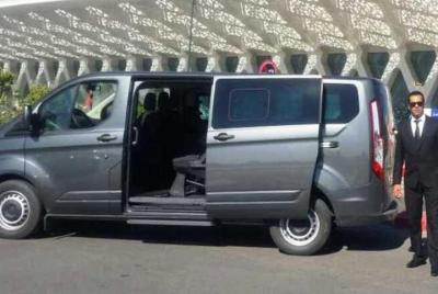 Llegada al aeropuerto de Marrakech Traslado al centro de la ciudad