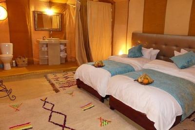 Acampada de lujo en el desierto de Merzouga con paseo en camello