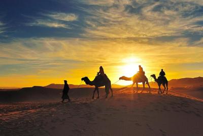 Paseo en camello al atardecer en las dunas de Merzouga