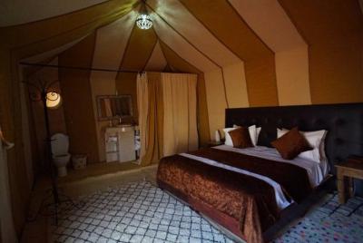 1 noche en el desierto de Erg chebbi, paseo en camello, 4x4, campamento de lujo, todo incluido