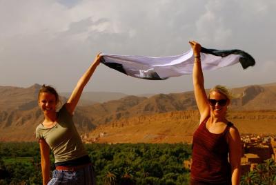 Tour privado de 2 días desde Ouarzazate al desierto de Merzouga con campamento de lujo Tour privado de 2 días desde Ouarzazate al desierto de Merzouga con campamento de lujo