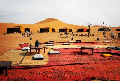 2 días de viaje privado al desierto desde Ouarzazate a Erg Chigaga 2 días de viaje privado al desierto desde Ouarzazate a Erg Chigaga