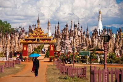 Complejo de pagoda Kakku privado de día completo guiado y degustación de vinos locales con recogida