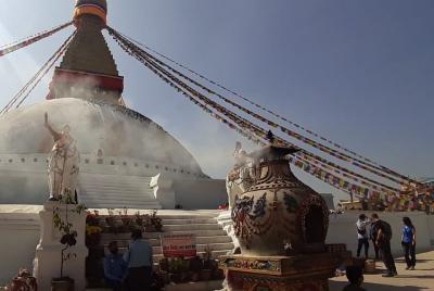 Visite Swayambhunath y Bauddhanath Stupa con guía