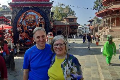 Visita a pie suave de palacios reales y antiguos bazares de Katma