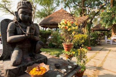 Noche de cena cultural nepalí en Pokhara