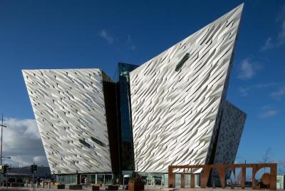 Giant Giant's Causeway, Titanic Experience y Dark Hedges Day Tour desde Belfast