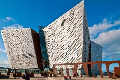 Excursión en tierra: Calzada de los Gigantes y Titanic desde el puerto de Belfast (autobús extra para la sala de piernas) Excursión en tierra: Calzada de los Gigantes y Titanic desde el puerto de Belfast (autobús extra para la sala de piernas)