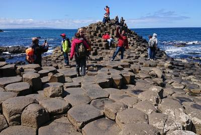 Excursión privada de lujo en tierra desde el puerto de Belfast, incluida la Calzada de los Gigantes Excursión privada de lujo en tierra desde el puerto de Belfast, incluida la Calzada de los Gigantes