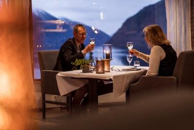 Paseo en barco a Dragsvik Fjordhotel en Balestrand para cenar