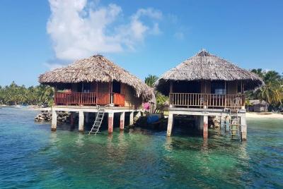 Cabina 3D / 2N sobre el océano en San Blas (precio para 2 personas) Incluye comidas y recorrido Cabina 3D / 2N sobre el océano en San Blas (precio para 2 personas) Incluye comidas y recorrido