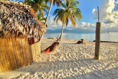 Cabina privada 3D / 2N en la isla escondida de San Blas PLUS Excursión de un día "Money Heist" Cabina privada 3D / 2N en la isla escondida de San Blas PLUS Excursión de un día