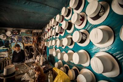 Lecciones para hacer sombreros en la comunidad de Maras