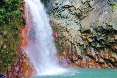 Excursión a las cataratas de Pulangbato y aguas termales desde Dumaguete Excursión a las cataratas de Pulangbato y aguas termales desde Dumaguete