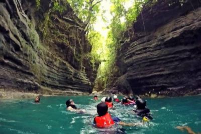 Cebu Canyoneering + Avistamiento de tiburones ballena Cebu Canyoneering + Avistamiento de tiburones ballena