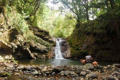Excursión en bicicleta por la montaña de Santa Inez Waterfalls desde Manila