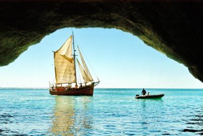 Leãozinho: crucero con barbacoa