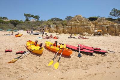 Kayaks y barbacoa en la playa