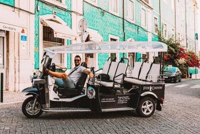 Tour de 90 minutos en Tuk Tuk por el casco antiguo de Lisboa. ¡Al