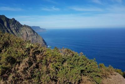 Caminata: Fábrica de caña de azúcar y acantilados impresionantes