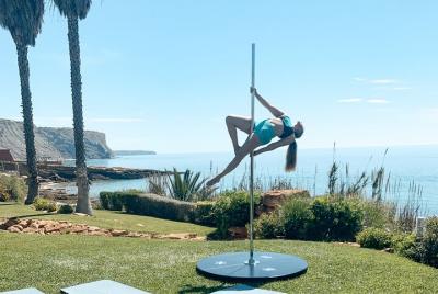 Pole Session de verano en Praia da Luz, Algarve