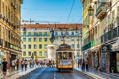 Descubre y siente Lisboa como un local: tour en grupos pequeños