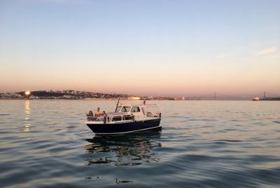 Tour en barco privado de 2 horas por Lisboa
