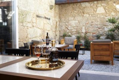 Tour a pie por casas de vino de Oporto para grupos pequeños y cat