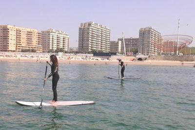 Lección privada de Stand-Up-Paddle para dos personas en la playa 
